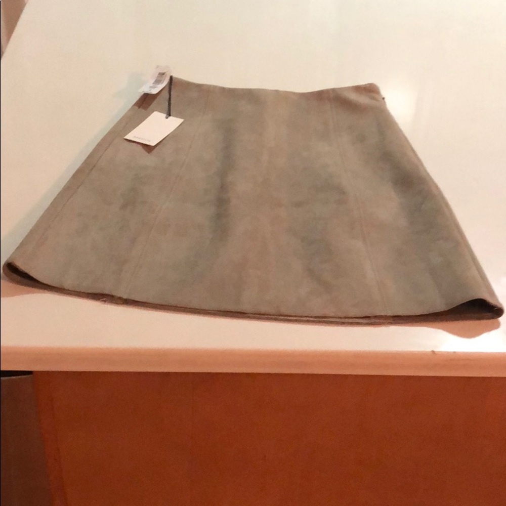 NWT Babaton Hopper Skirt Taupe Aritzia Size 2